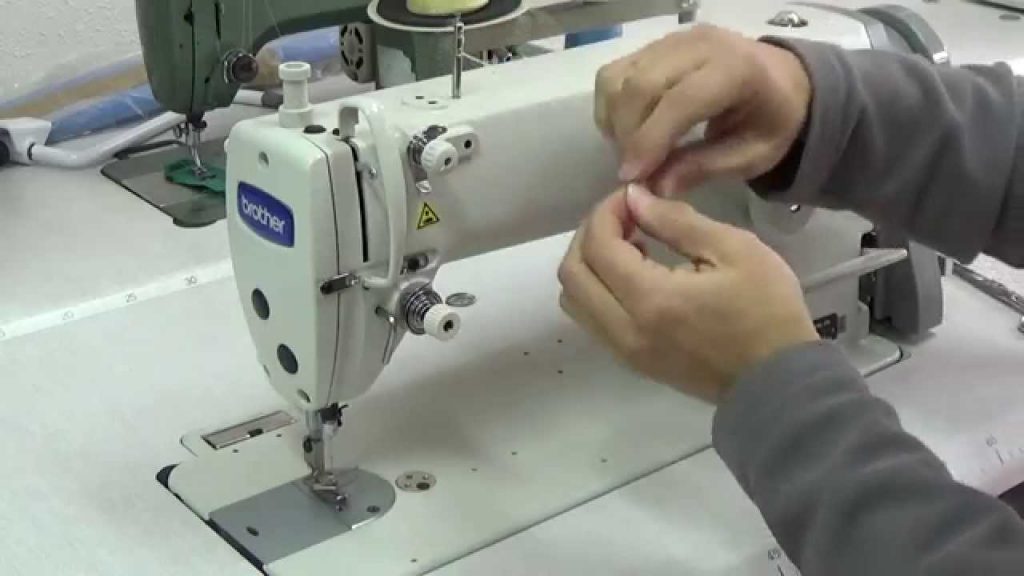 enhebrar maquina de coser industrial