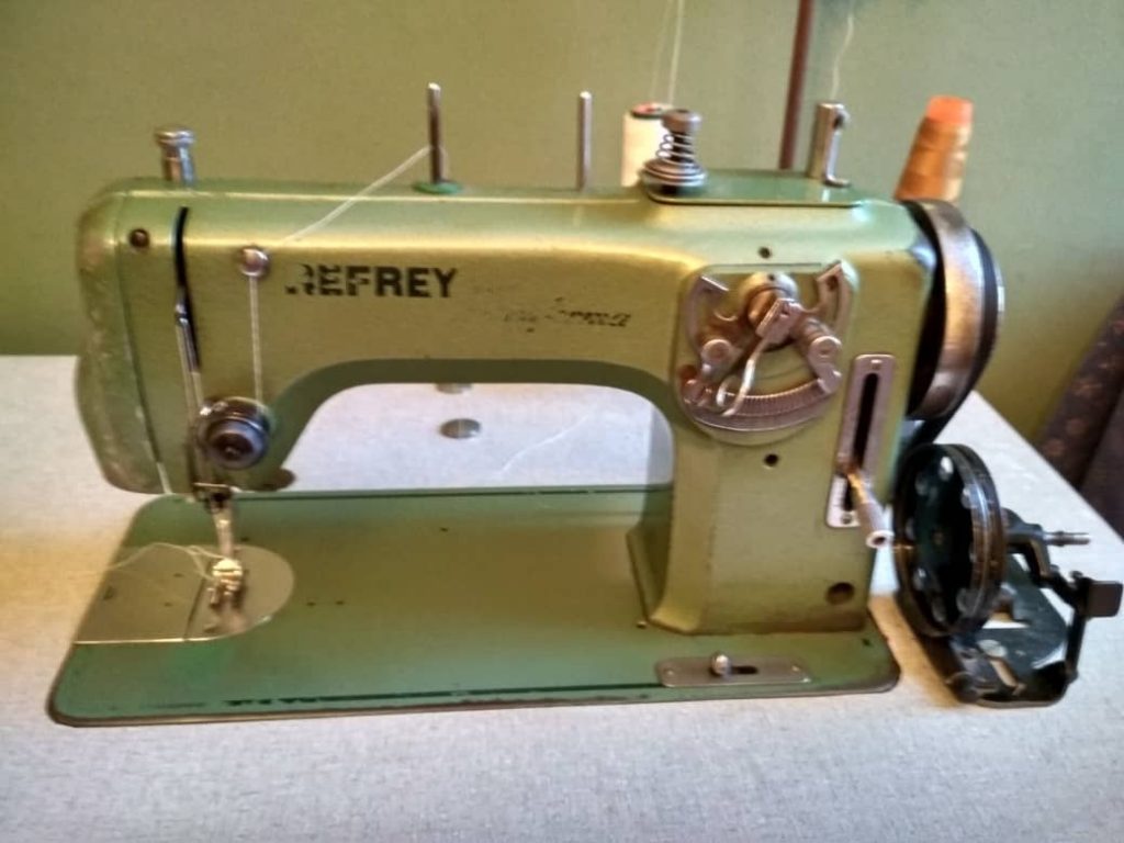 maquina coser refrey